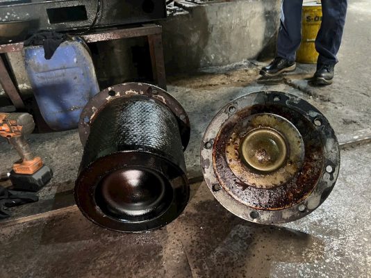 dầu máy nén khí bị đóng cặn